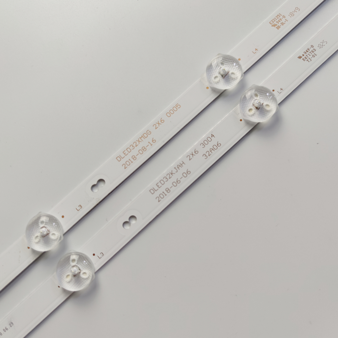 XS-1283 2Pcs/Set LED Backlight Strip 32AM38 LE8832C 32R490T D32PHCNN D32PPHC2 CV320H1-F01 Sc-32hs880n Ptv3215led Ptv3216iled DLED32XMDG 2X6 0005 DLED32KJAH 2X6 3004 DLED32KJAH 2X6 1004 JL.D32061330-105MS-M-V01
