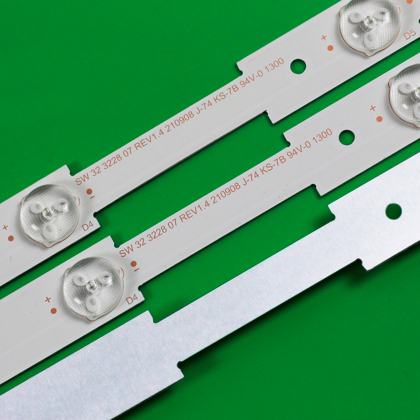 XS-74 LED Backlight Strip SW32 3228 07 LBUA-SDL320X1-S08B For Skyworth 32E350E 32E306C 32E320W